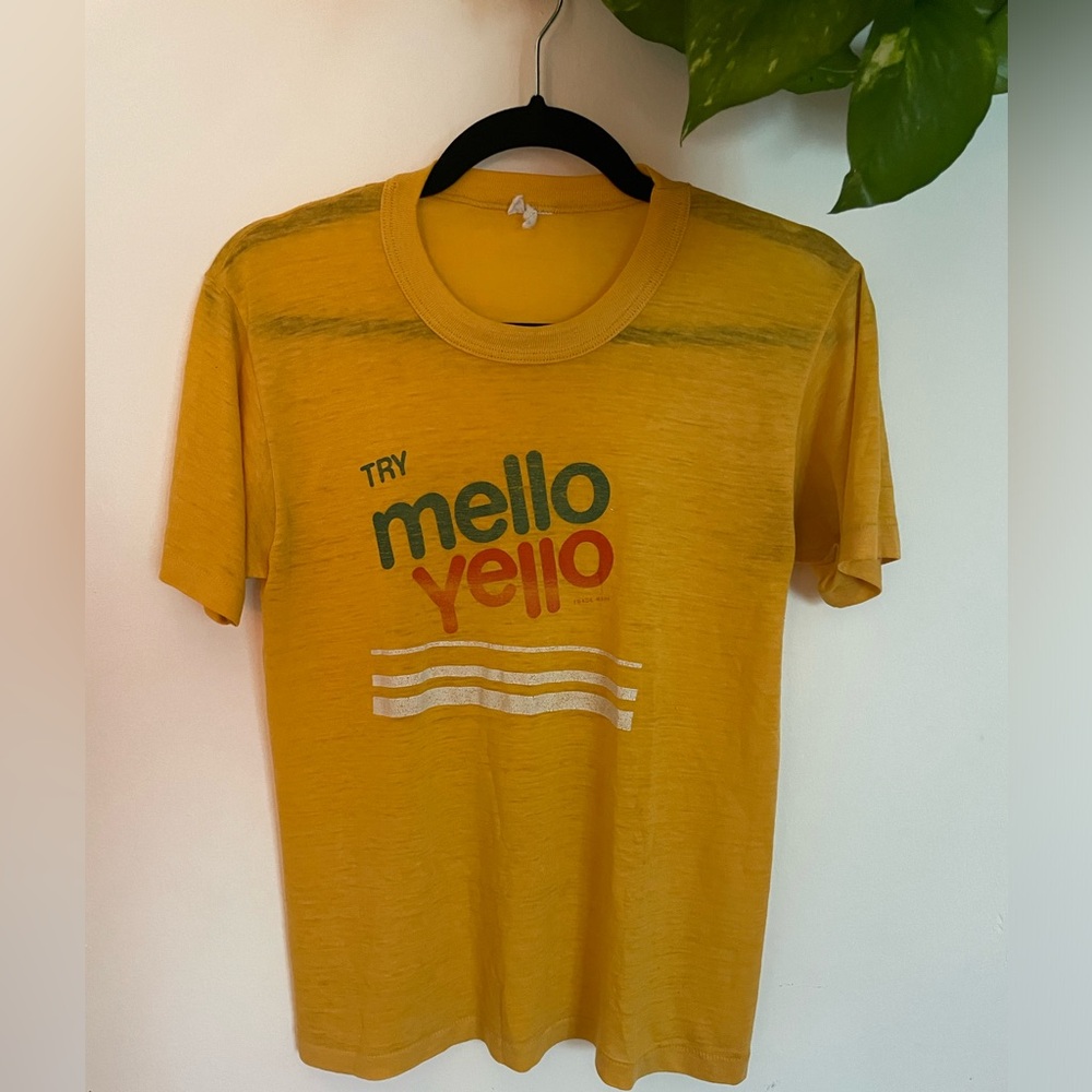Vintage 80s “Try Mellow Yellow” Graphic TShirt - Medium